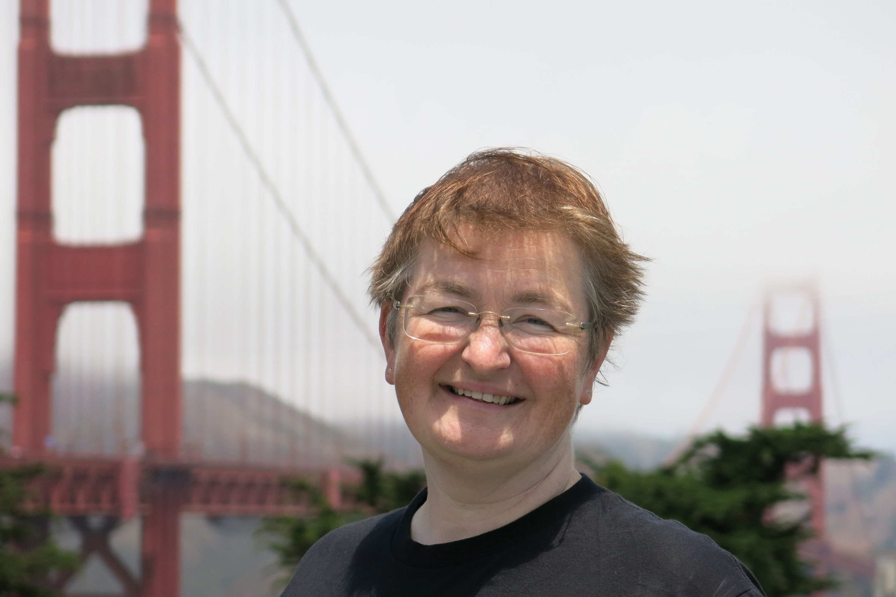 Internet Maria Fuerntratt vor Golden Gate Bridge USA